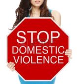 20081754-una-mujer-que-sostiene-una-se-al-de-stop-conceptual-de-abuso-dom-stico-o-violencia
